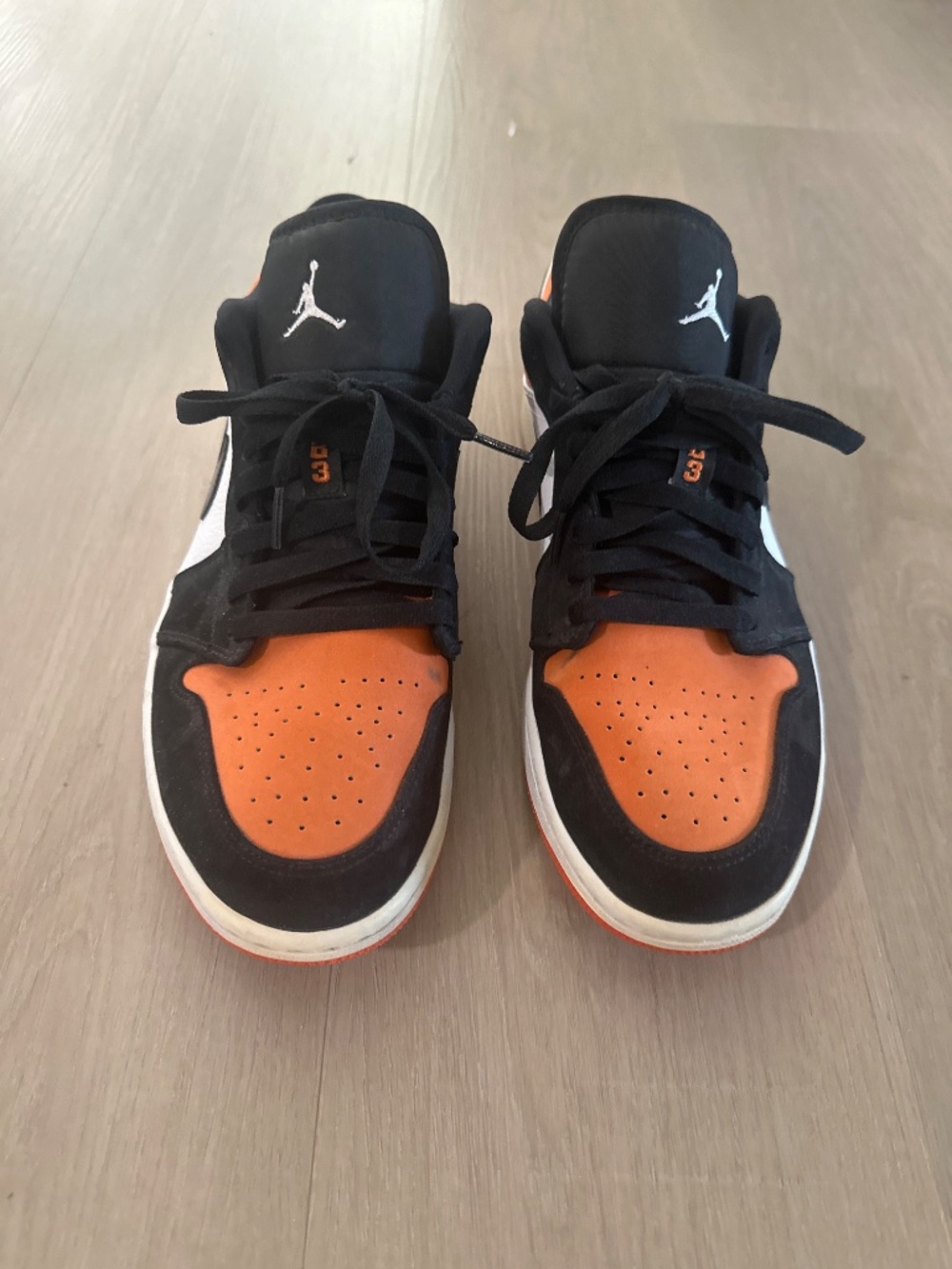Air Jordan 1 Low - Picture 2 of 4